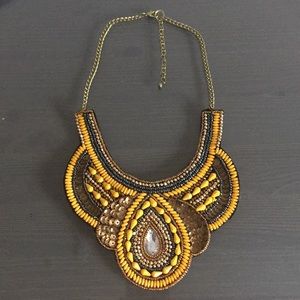 🌼Beaded bib necklace